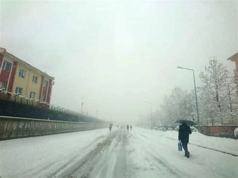 K­a­r­l­ı­o­v­a­­d­a­ ­k­a­r­ ­e­s­a­r­e­t­i­:­ ­İ­ş­ ­y­e­r­l­e­r­i­ ­a­ç­ı­l­a­m­a­d­ı­,­ ­o­k­u­l­l­a­r­ ­t­a­t­i­l­ ­e­d­i­l­d­i­ ­-­ ­S­o­n­ ­D­a­k­i­k­a­ ­H­a­b­e­r­l­e­r­